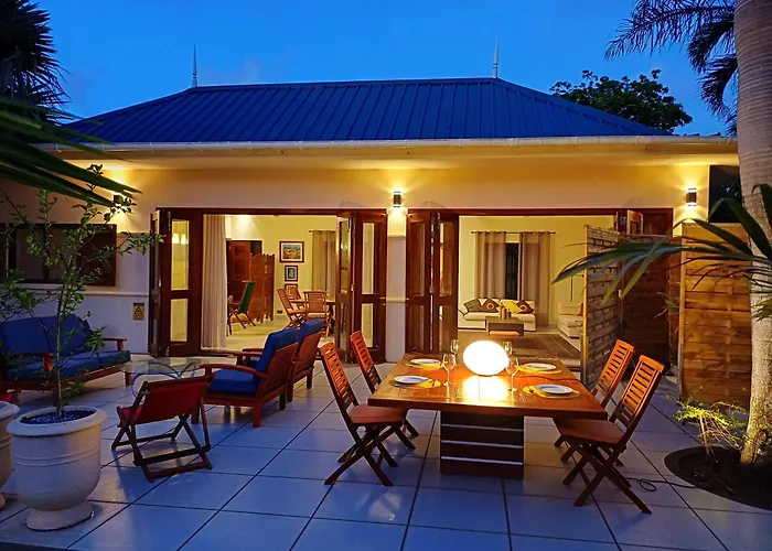 Charming Tropical Villa Pool & Garden